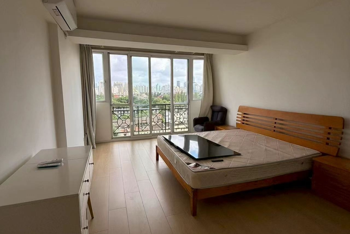 2-bed, 2-bath unit at Xuhui Yipinyuan on Anfu Road. Both bedrooms south-facing, panoramic living room windows, full underfloor heating. 28,000 RMB/month.