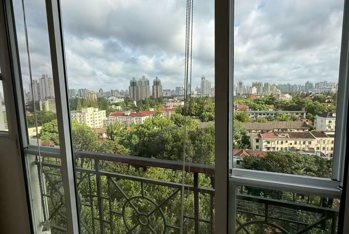 2-bed, 2-bath unit at Xuhui Yipinyuan on Anfu Road. Both bedrooms south-facing, panoramic living room windows, full underfloor heating. 28,000 RMB/month.