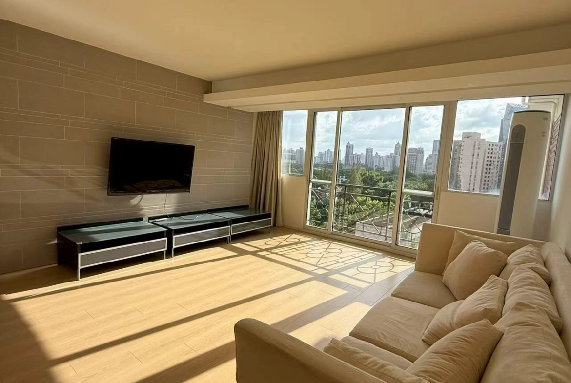 2-bed, 2-bath unit at Xuhui Yipinyuan on Anfu Road. Both bedrooms south-facing, panoramic living room windows, full underfloor heating. 28,000 RMB/month.