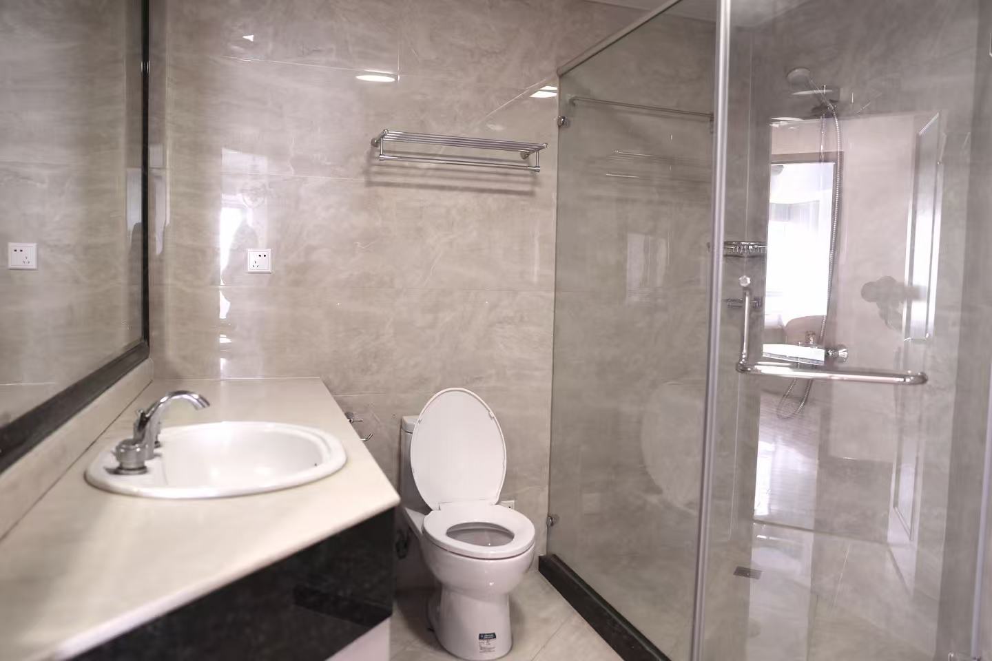 central-residences-huashan-road-ffc-3-bed-2-bath-wall-heating-clubhouse (10) 3-bed, 2-bath unit at Central Residences on Huashan Road. Owner renovation, SMEG kitchen, water underfloor heating, imported furniture. 30,000 RMB/month.