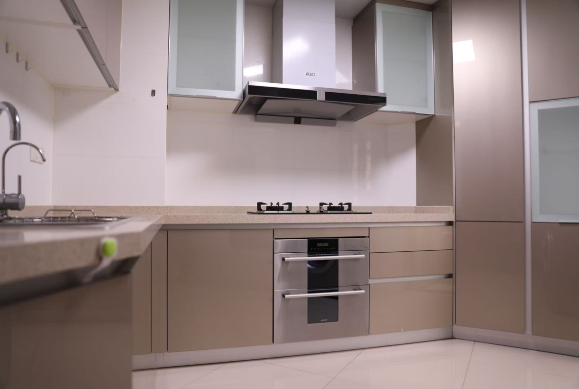 3-bed, 2-bath unit at Central Residences on Huashan Road. Owner renovation, SMEG kitchen, water underfloor heating, imported furniture. 30,000 RMB/month.