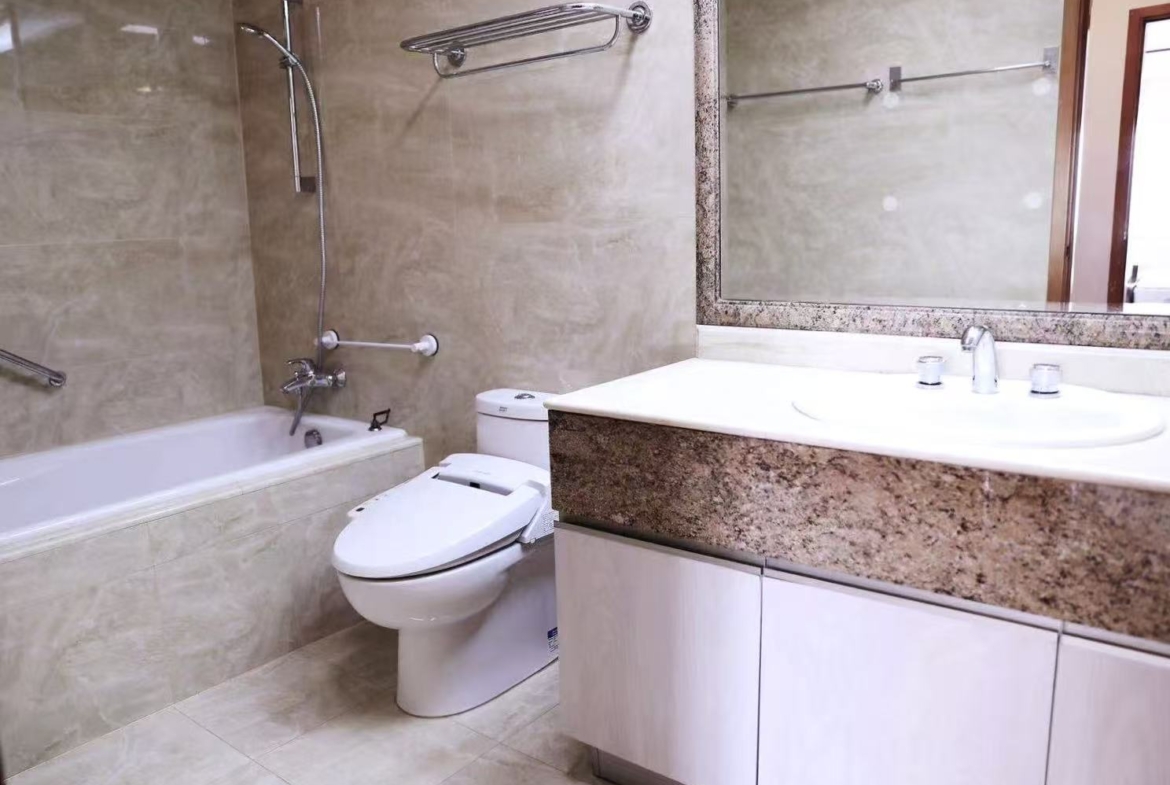 3-bed, 2-bath unit at Central Residences on Huashan Road. Owner renovation, SMEG kitchen, water underfloor heating, imported furniture. 30,000 RMB/month.