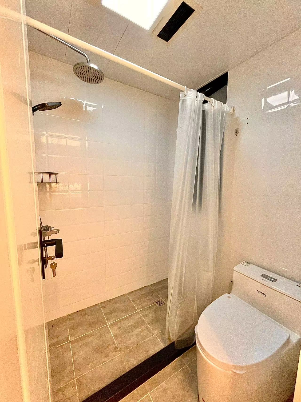 changning-apartment-2-bed-1-bath-shanghai-rentals (9) 2-bed, 2-living unit near Loushanguan Road Station. 60 sqm, north-south through, washer-dryer, large storage, smart lock. 8,500 RMB/month
