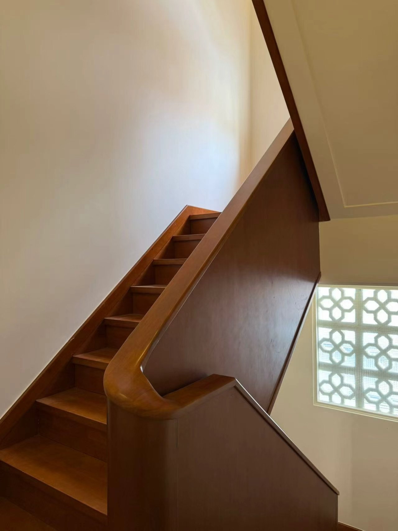 entire-lane-house-yuyuan-road-5-bed-3-bath-wall-heating-shanghai-rentals (5) Entire lane house at Yuyuan Fang on Yuyuan Road. 5 beds, 3 baths, 300 sqm, garden, terrace, wall heating, fresh air system, heritage details. 60,000 RMB/month.