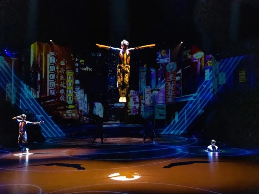 ERA was originally a collaboration between Chinese and Canadian artistic teams, led by the Shanghai Media & Entertainment Group, China Arts & Entertainment Group, and the Shanghai Acrobatics Troupe.