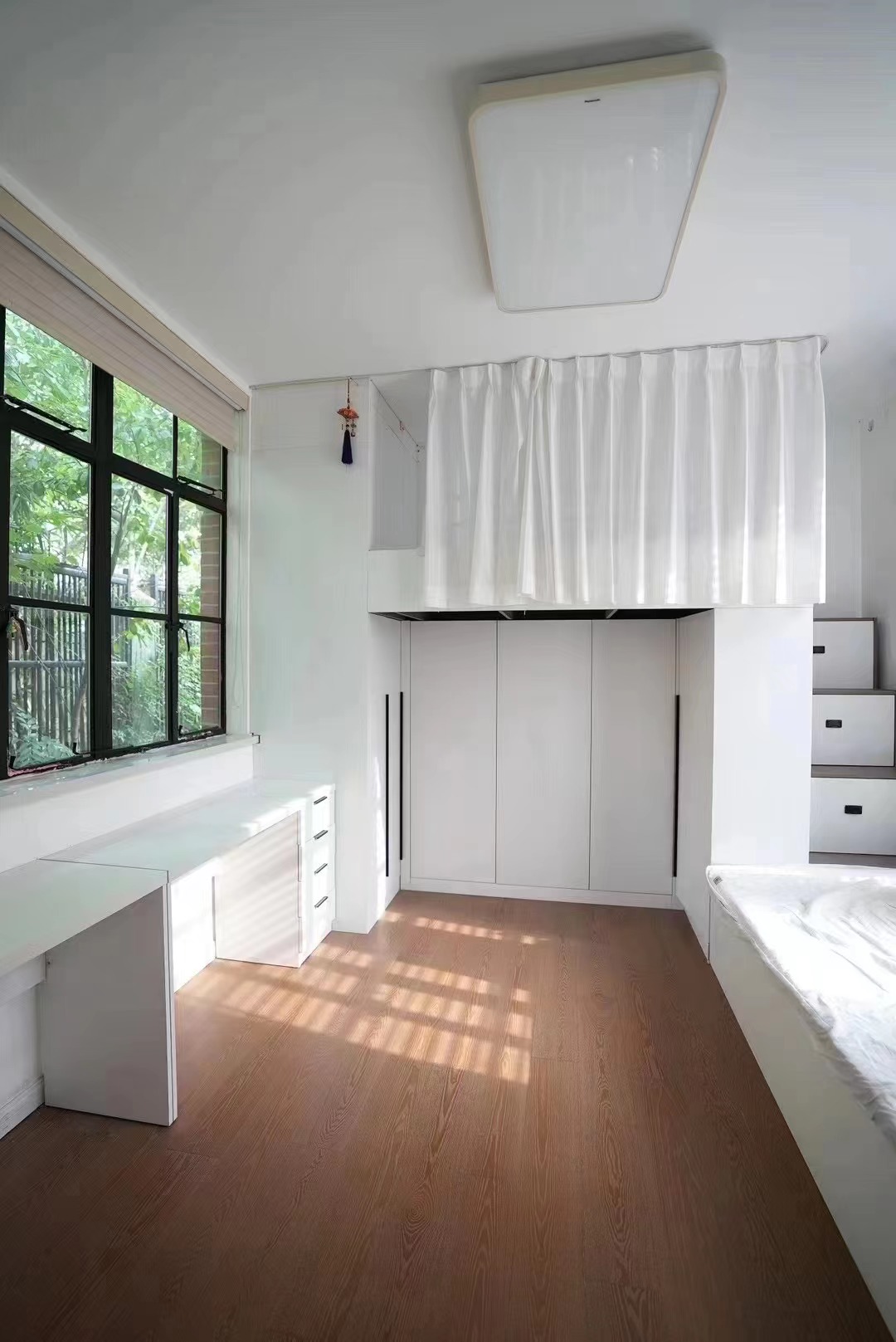 Ground floor unit at Lane 5, Gaoyou Road. 2 beds, 2 baths, 100 sqm interior, 100 sqm private garden, underfloor heating, walk-in closet, unfurnished. 30,000 RMB/month.