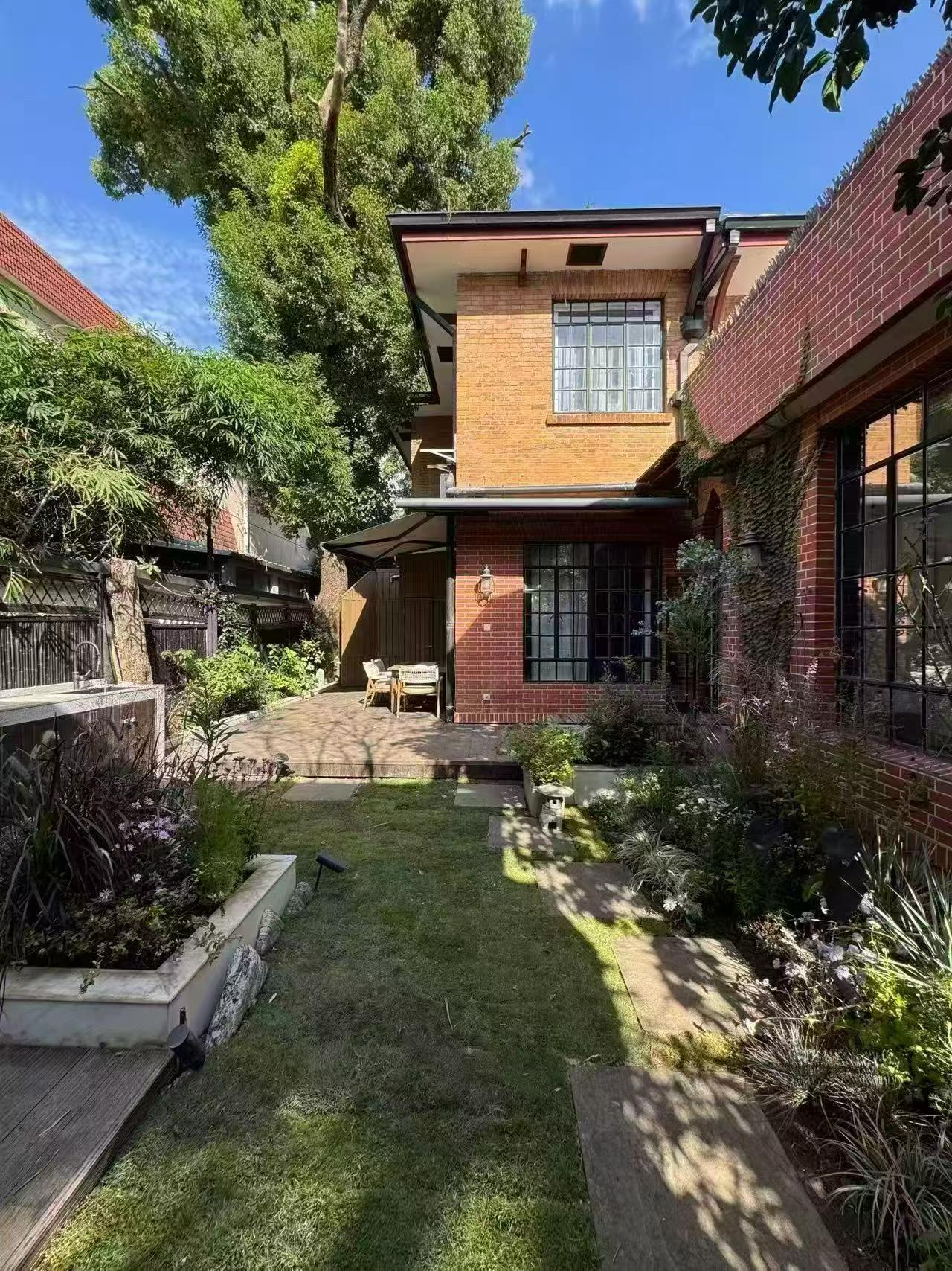100 sqm, 2-bed 2-bath, 100 sqm garden, 30,000 RMB