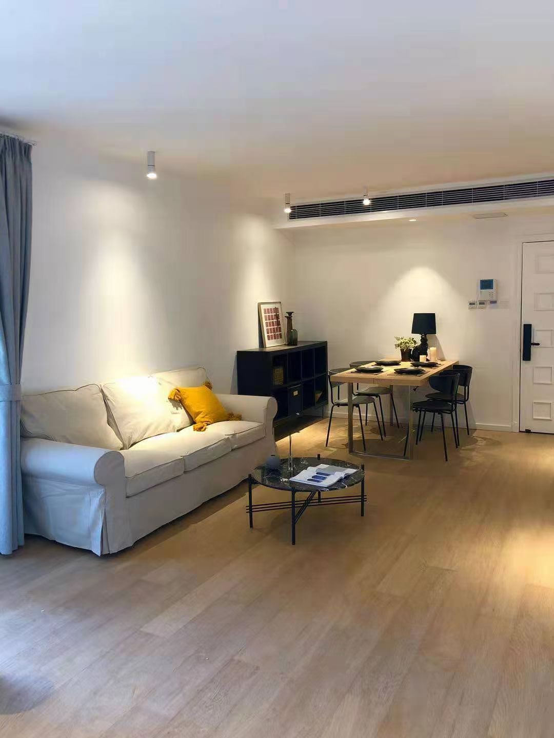 haisi-tower-huashan-road-3-bed-2-bath-floor-heating-ffc-shanghai-rentals (1) 3-bed, 2-bath unit at Haisi Tower on Huashan Road. 110 sqm, 12th floor, south-facing, underfloor heating. Near Jiaotong University Station. 20,000 RMB/month.