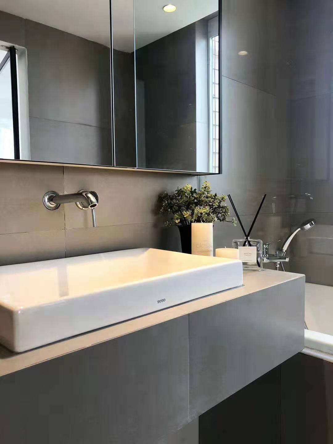 haisi-tower-huashan-road-3-bed-2-bath-floor-heating-ffc-shanghai-rentals (4) 3-bed, 2-bath unit at Haisi Tower on Huashan Road. 110 sqm, 12th floor, south-facing, underfloor heating. Near Jiaotong University Station. 20,000 RMB/month.