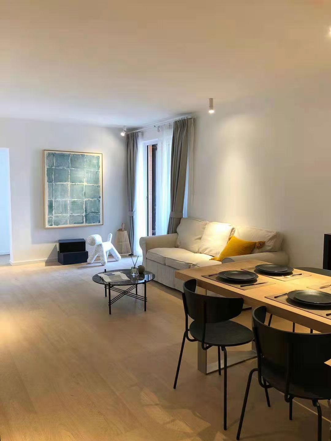 haisi-tower-huashan-road-3-bed-2-bath-floor-heating-ffc-shanghai-rentals (5) 3-bed, 2-bath unit at Haisi Tower on Huashan Road. 110 sqm, 12th floor, south-facing, underfloor heating. Near Jiaotong University Station. 20,000 RMB/month.