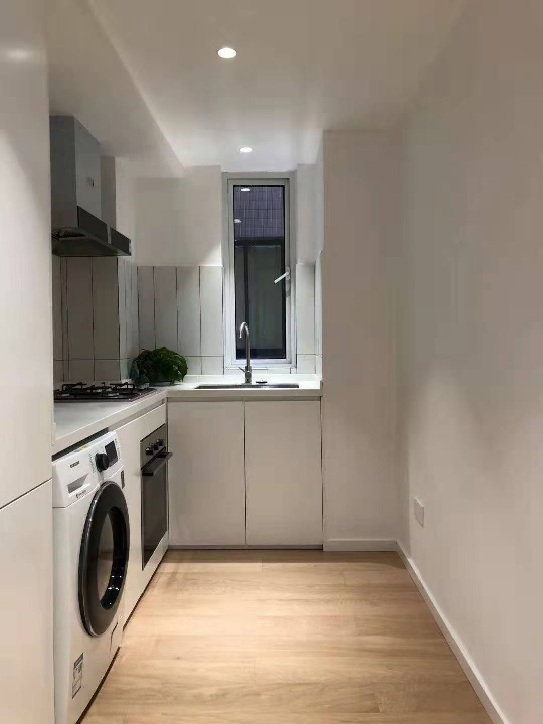 haisi-tower-huashan-road-3-bed-2-bath-floor-heating-ffc-shanghai-rentals (6) 3-bed, 2-bath unit at Haisi Tower on Huashan Road. 110 sqm, 12th floor, south-facing, underfloor heating. Near Jiaotong University Station. 20,000 RMB/month.