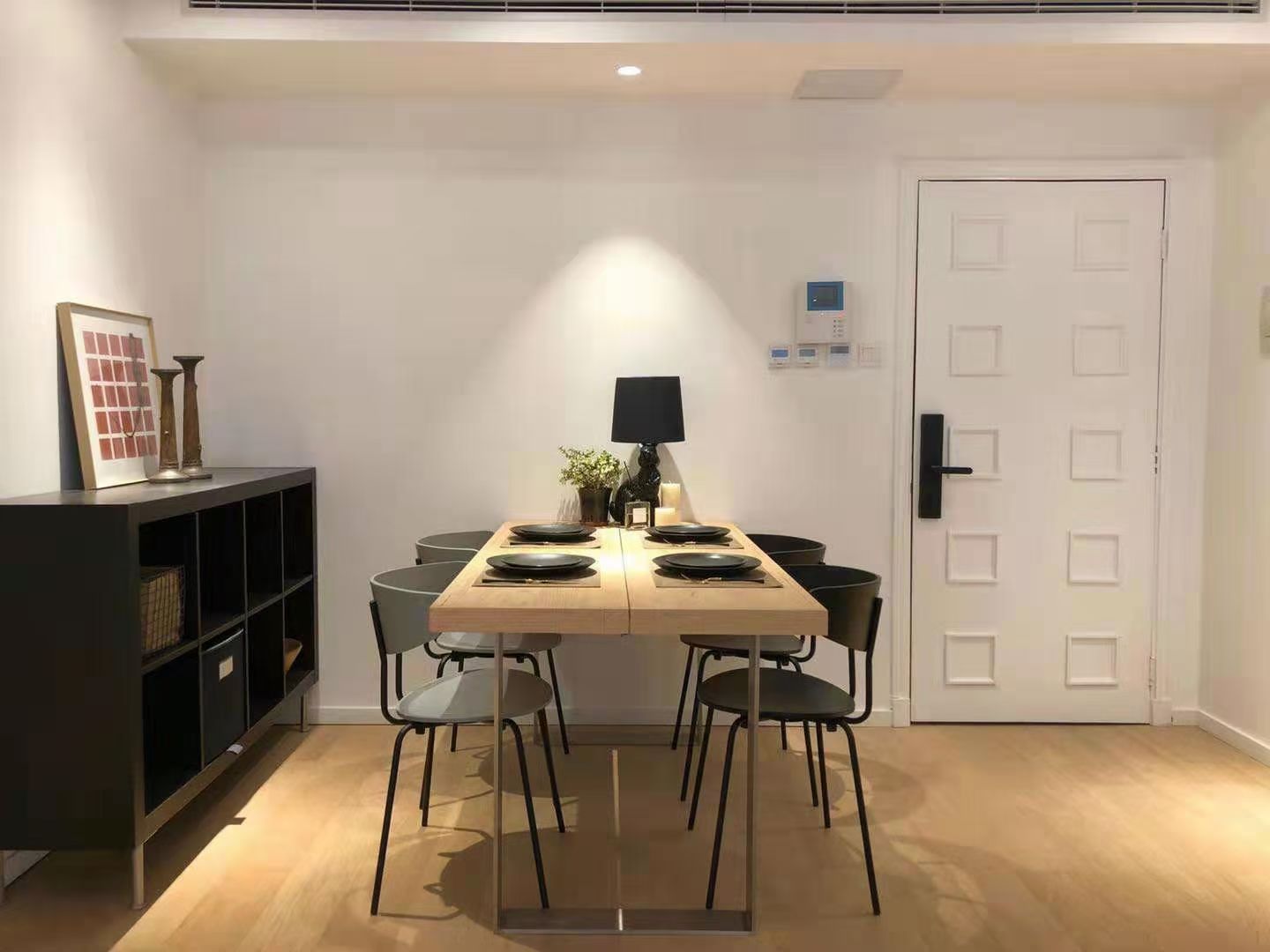 haisi-tower-huashan-road-3-bed-2-bath-floor-heating-ffc-shanghai-rentals (8) 3-bed, 2-bath unit at Haisi Tower on Huashan Road. 110 sqm, 12th floor, south-facing, underfloor heating. Near Jiaotong University Station. 20,000 RMB/month.