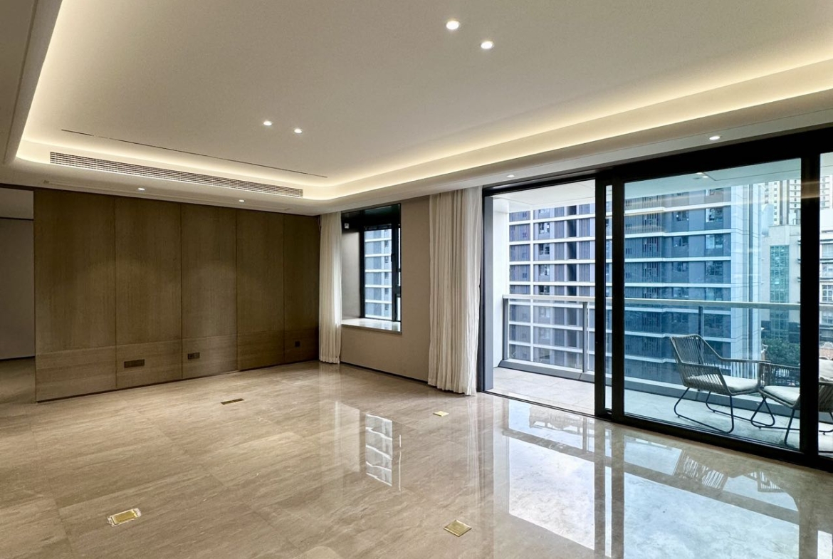 Brand new 4-bed, 3-bath unit at Hong Yin Li in Old Jing'an. 226 sqm, one unit per floor,超大横厅, underfloor heating, central AC. 53,800 RMB/month.