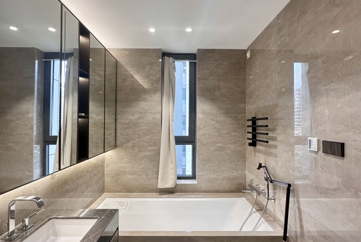 Brand new 4-bed, 3-bath unit at Hong Yin Li in Old Jing'an. 226 sqm, one unit per floor,超大横厅, underfloor heating, central AC. 53,800 RMB/month.