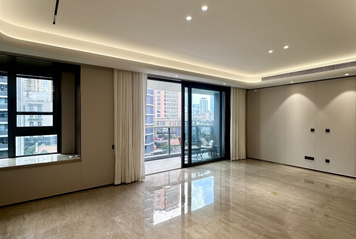 Brand new 4-bed, 3-bath unit at Hong Yin Li in Old Jing'an. 226 sqm, one unit per floor,超大横厅, underfloor heating, central AC. 53,800 RMB/month.