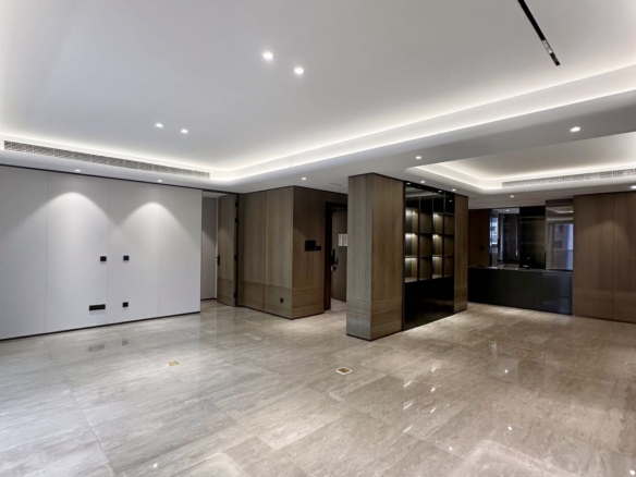 Brand new 4-bed, 3-bath unit at Hong Yin Li in Old Jing'an. 226 sqm, one unit per floor,超大横厅, underfloor heating, central AC. 53,800 RMB/month.