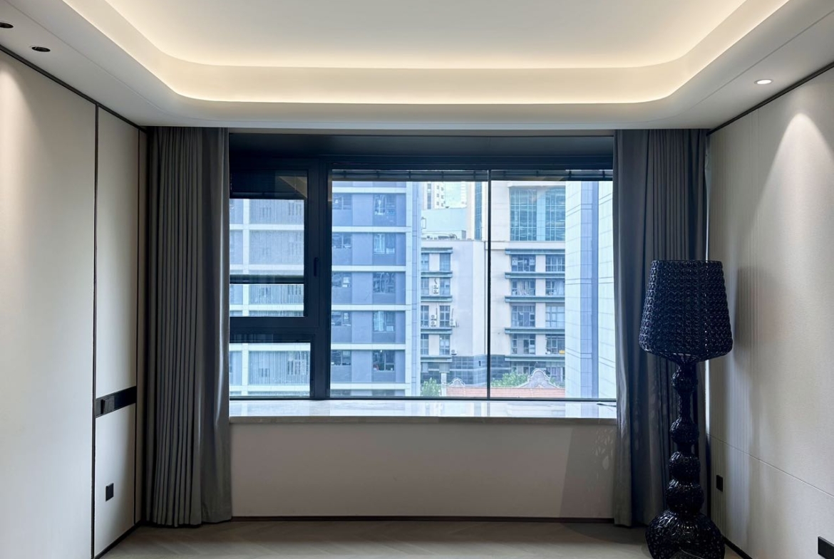 Brand new 4-bed, 3-bath unit at Hong Yin Li in Old Jing'an. 226 sqm, one unit per floor,超大横厅, underfloor heating, central AC. 53,800 RMB/month.
