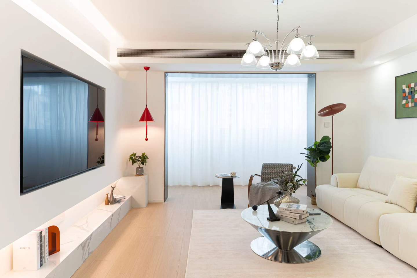 jingan-feng-hua-yuan-2-bed-2-bath-floor-heating-clubhouse-shanghai-rentals (2) 2-bed (converted from 3), 2-bath unit at Jing'an Fenghua Yuan. 160 sqm, walk-in closet, open kitchen, free clubhouse with pool and gym. 26,800 RMB/month.