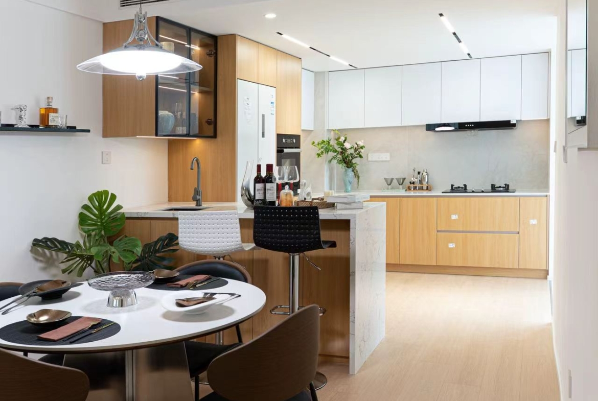 2-bed (converted from 3), 2-bath unit at Jing'an Fenghua Yuan. 160 sqm, walk-in closet, open kitchen, free clubhouse with pool and gym. 26,800 RMB/month.