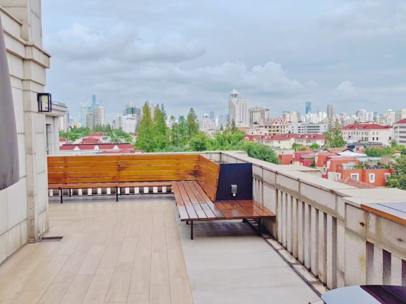 5-bed, 5-bath villa at Lan Ting on Hunan Road. Private garden, clubhouse with heated pool. 110,000 RMB/month.