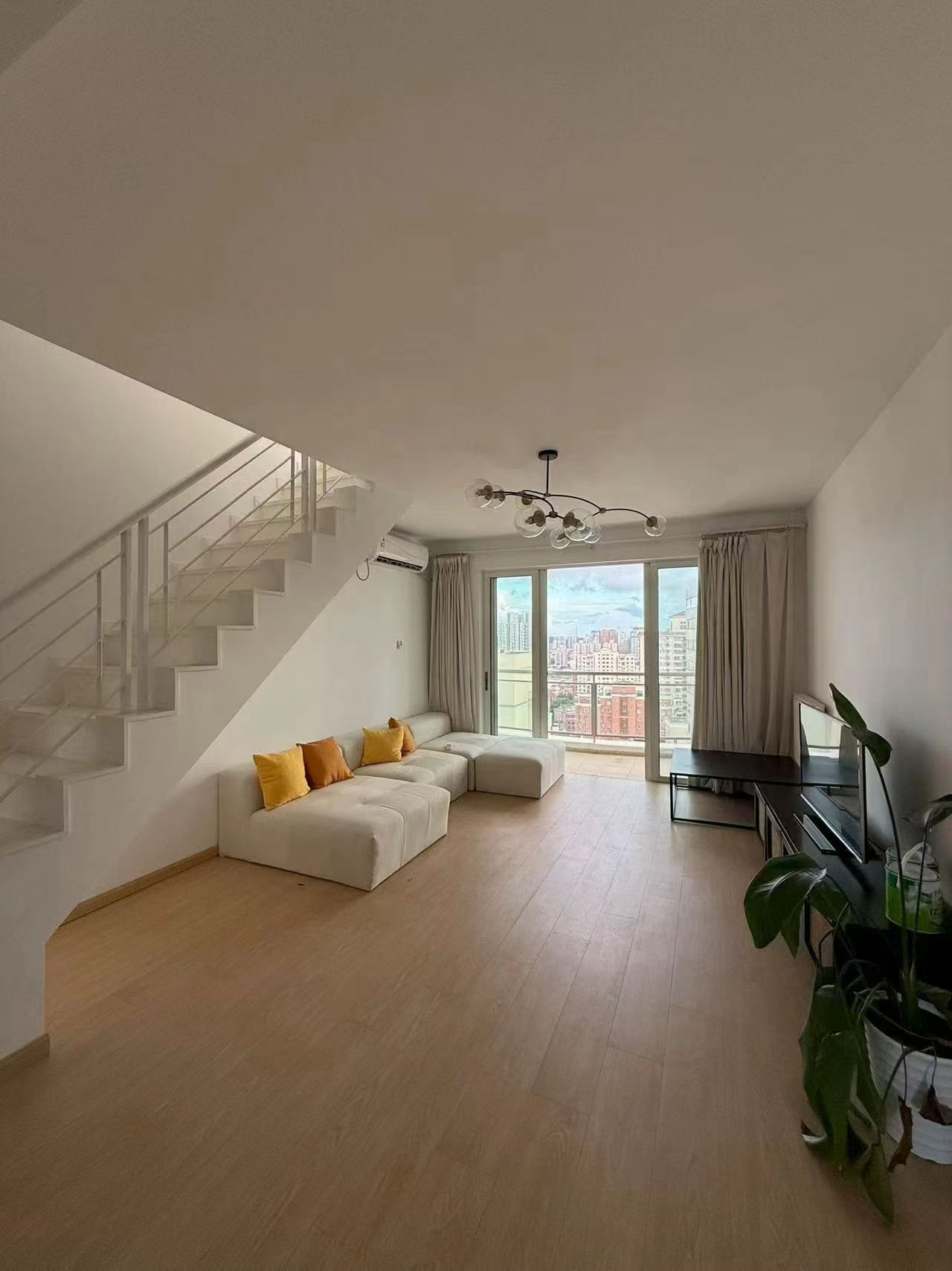 la-cite-xujiahui-3-bed-2-bath-penthouse-terrace-clubhouse-shanghai-rentals (2) Penthouse unit at La Cite in Xujiahui. 155 sqm, 3 beds, 2 baths, storage room, 100 sqm private terrace. Steps from metro. 28,500 RMB/month.