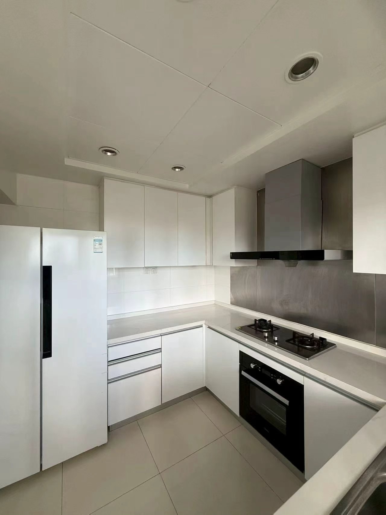 la-cite-xujiahui-3-bed-2-bath-penthouse-terrace-clubhouse-shanghai-rentals (5) Penthouse unit at La Cite in Xujiahui. 155 sqm, 3 beds, 2 baths, storage room, 100 sqm private terrace. Steps from metro. 28,500 RMB/month.