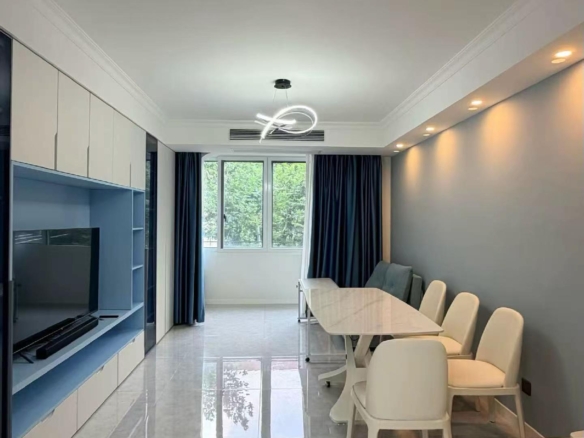 1-bed, 1-bath unit at Zhongnan Xincun on Huaihai Road. Double south-facing, central AC, underfloor heating, first rental. 11,800 RMB/month.