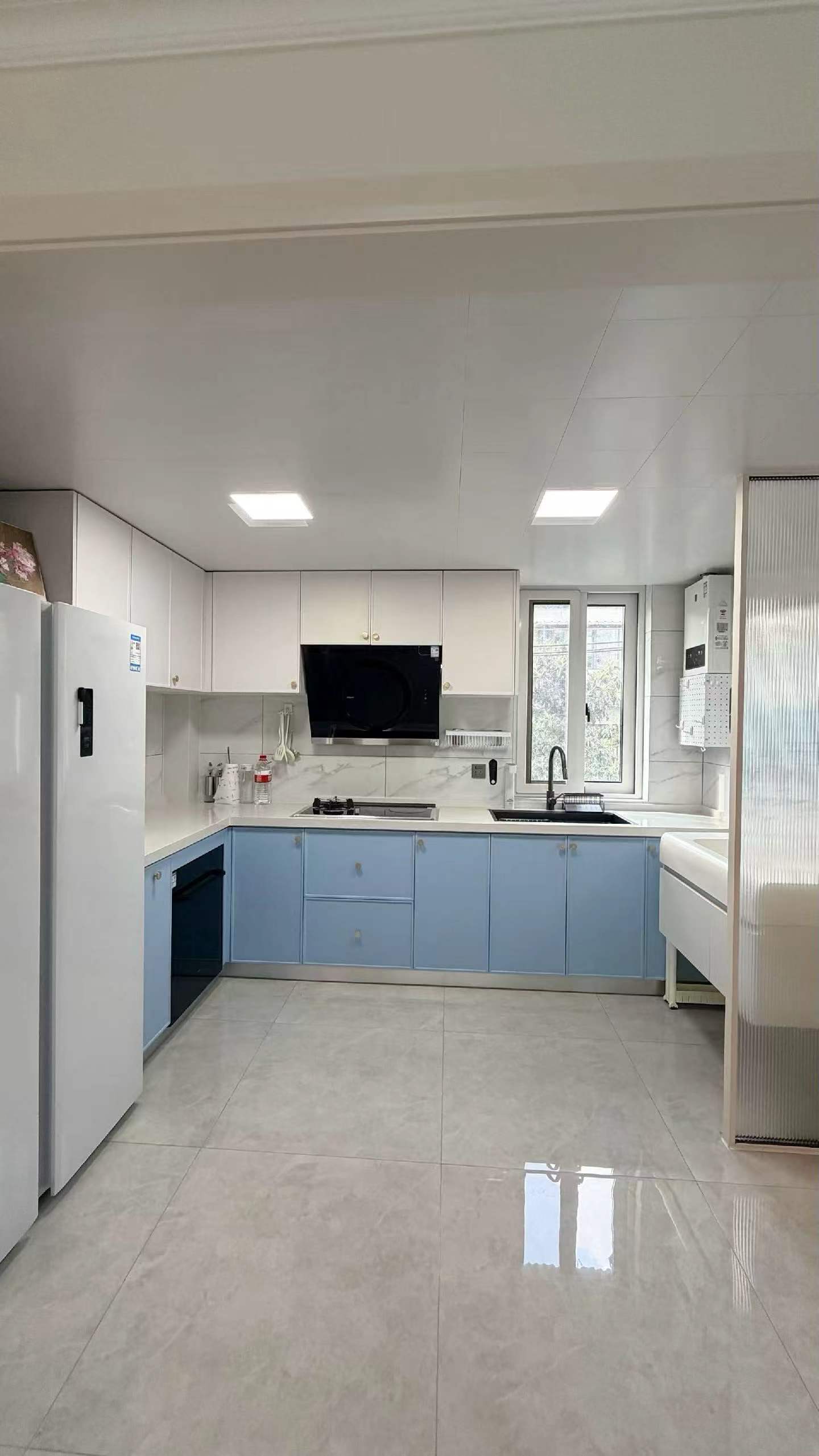 lane-house-huaihai-road-1-bed-1-bath-floor-heating-shanghai-rentals (3) 1-bed, 1-bath unit at Zhongnan Xincun on Huaihai Road. Double south-facing, central AC, underfloor heating, first rental. 11,800 RMB/month.