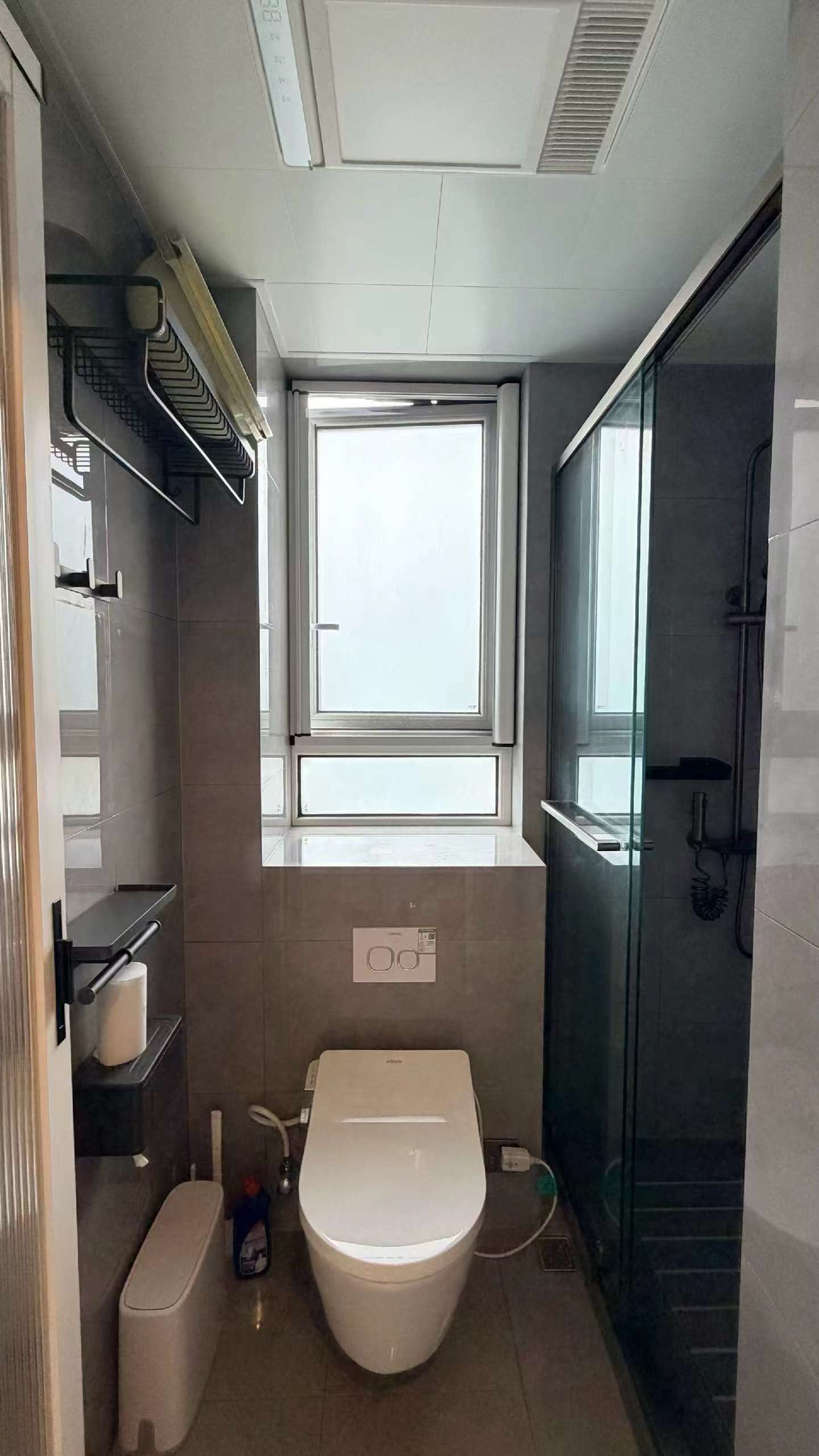 lane-house-huaihai-road-1-bed-1-bath-floor-heating-shanghai-rentals (4) 1-bed, 1-bath unit at Zhongnan Xincun on Huaihai Road. Double south-facing, central AC, underfloor heating, first rental. 11,800 RMB/month.