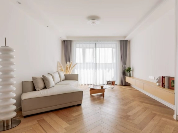 2-bed, 2-bath unit at Lilac Apartments. 130 sqm, underfloor heating, central AC, oven, dishwasher, high floor, parking available. 25,800 RMB/month.