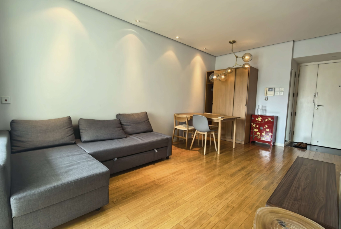 1-bed, 1-bath unit at One Park Avenue in Jing'an. 71 sqm, Building 10, 50% greenery, clubhouse with pool and gym. 14,500 RMB/month.