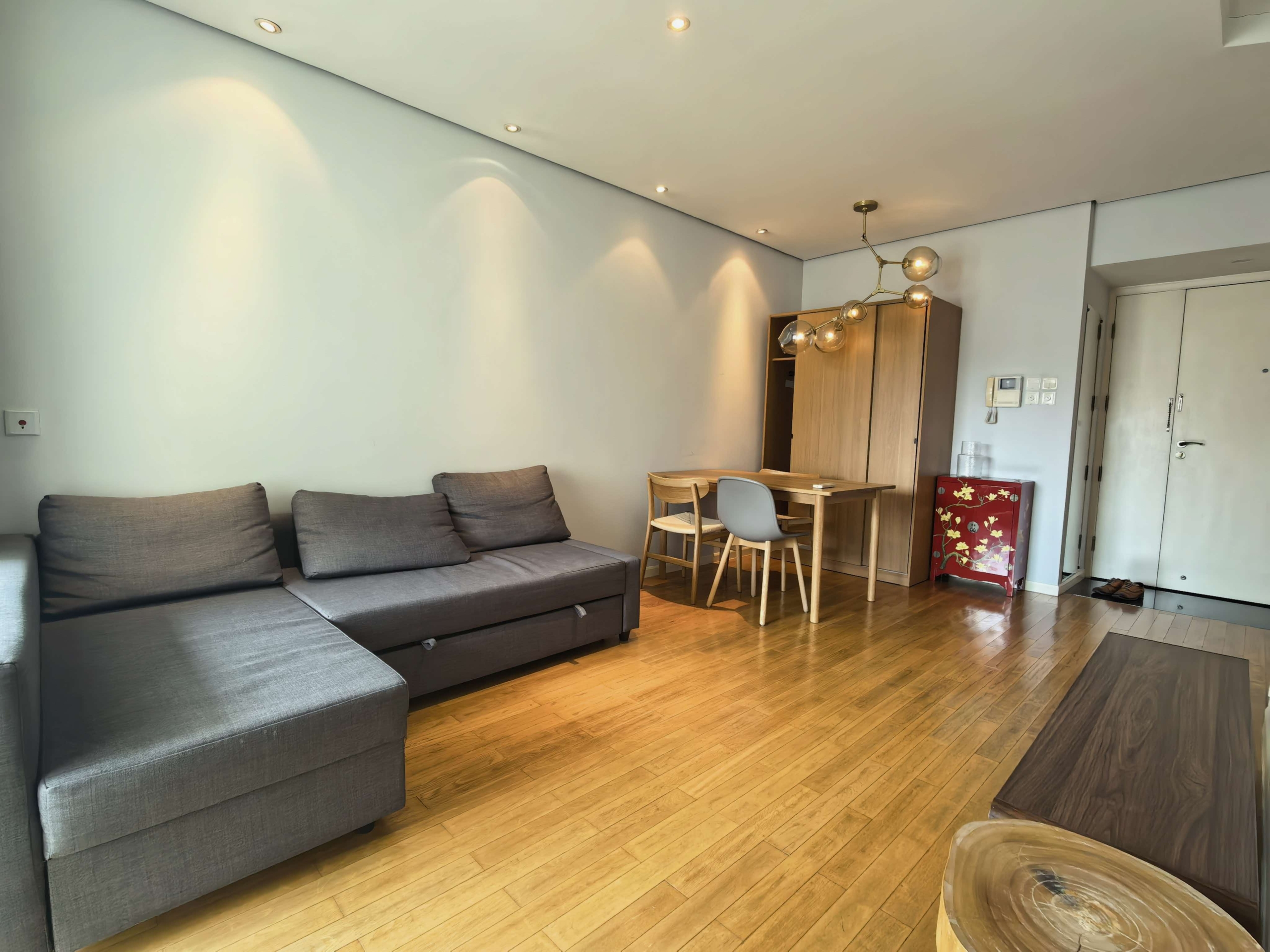 one-park-avenue-jingan-1-bed-1-bath-clubhouse-shanghai-rentals (1) 1-bed, 1-bath unit at One Park Avenue in Jing'an. 71 sqm, Building 10, 50% greenery, clubhouse with pool and gym. 14,500 RMB/month.