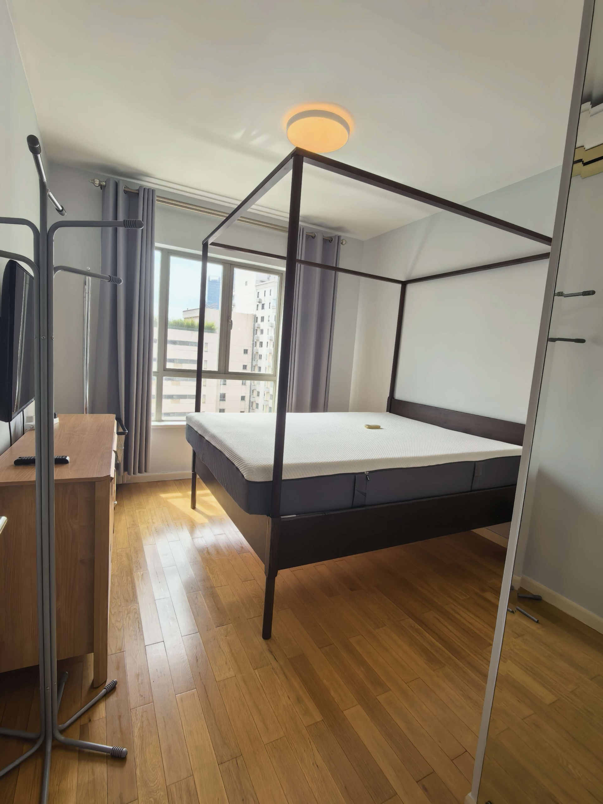 one-park-avenue-jingan-1-bed-1-bath-clubhouse-shanghai-rentals (3) 1-bed, 1-bath unit at One Park Avenue in Jing'an. 71 sqm, Building 10, 50% greenery, clubhouse with pool and gym. 14,500 RMB/month.