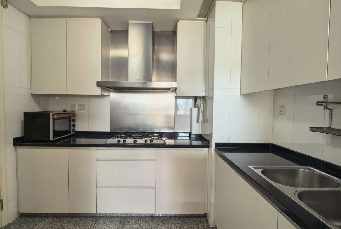 1-bed, 1-bath unit at One Park Avenue in Jing'an. 71 sqm, Building 10, 50% greenery, clubhouse with pool and gym. 14,500 RMB/month.