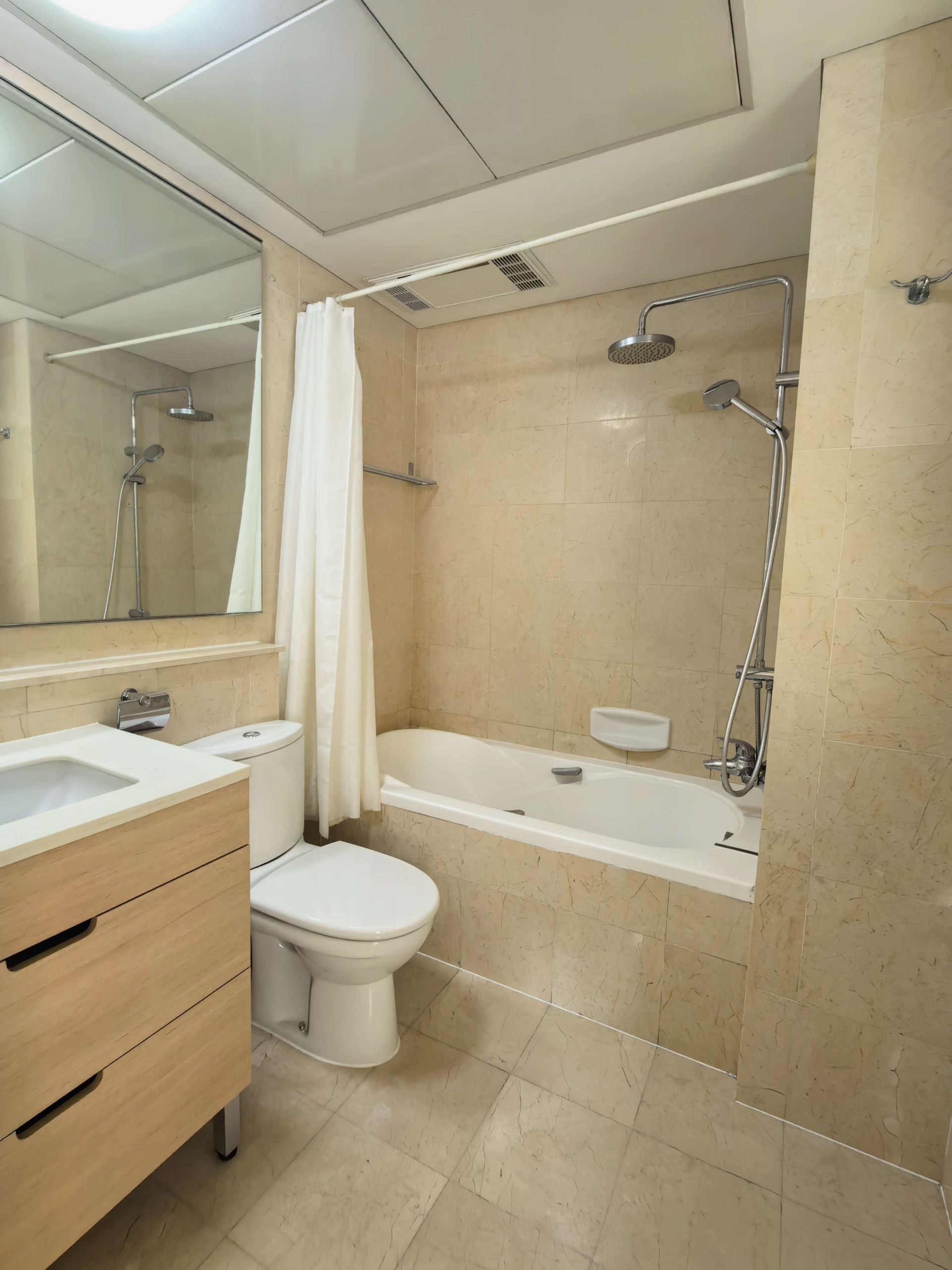 one-park-avenue-jingan-1-bed-1-bath-clubhouse-shanghai-rentals (5) 1-bed, 1-bath unit at One Park Avenue in Jing'an. 71 sqm, Building 10, 50% greenery, clubhouse with pool and gym. 14,500 RMB/month.