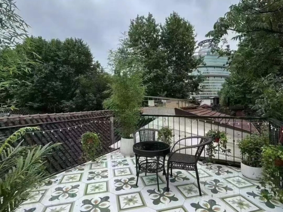 Renovated lane house on Pingjiang Road. 3+1 beds, 2 baths, 160 sqm, 4.2m ceilings, 30 sqm terrace, wall heating, central AC. 26,800 RMB/month.