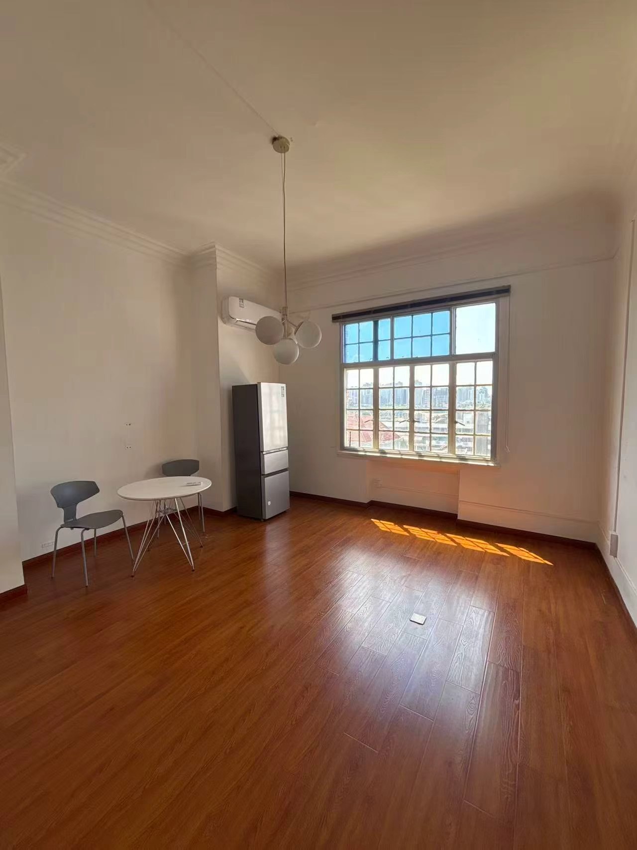 rui-hua-apartment-ffc-1-bed-1-bath-shanghai-rentals (4) 1-bed, 1-bath unit at Rui Hua Apartment on Changshu Road. 87 sqm, double south-facing, elevator, heritage building (1928), city views. 11,000 RMB/month.