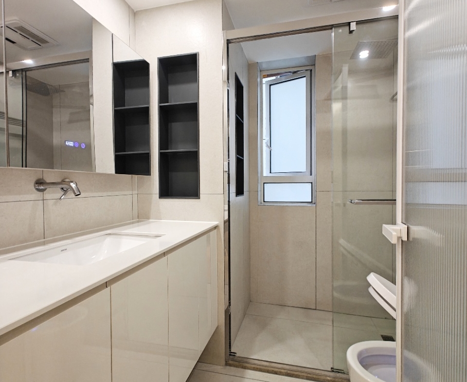 2-bed, 1-bath unit at Sihe Garden on Xinzha Road in Jing'an. 70 sqm, underfloor heating, separate living and dining rooms. Near Wuding Road Station. 14,500 RMB/month.