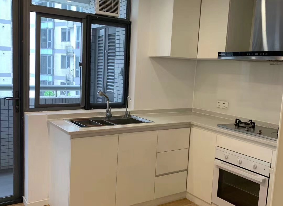 3-bed, 2-bath unit at The Summit in the Former French Concession. 145 sqm, central AC, underfloor heating, balcony. 29,800 RMB/month.