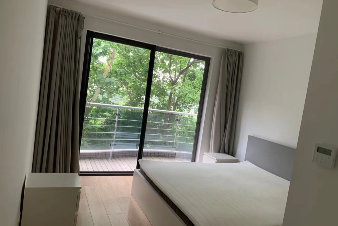 3-bed, 2-bath unit at The Summit in the Former French Concession. 145 sqm, central AC, underfloor heating, balcony. 29,800 RMB/month.