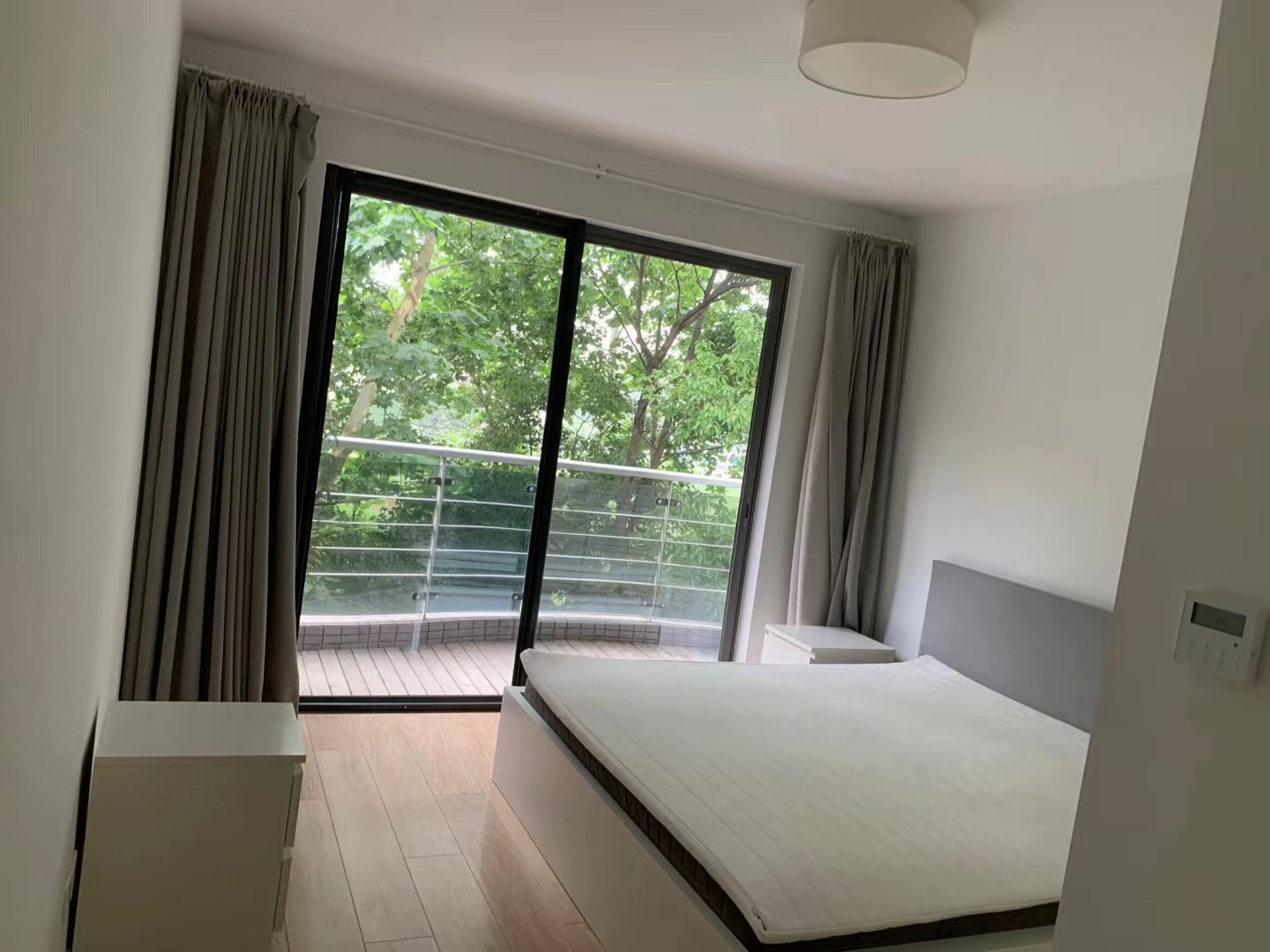 the-summit-3-bed-2-bath-floor-heating-anfu-road-ffc-shanghai-rentals (4) 3-bed, 2-bath unit at The Summit in the Former French Concession. 145 sqm, central AC, underfloor heating, balcony. 29,800 RMB/month.