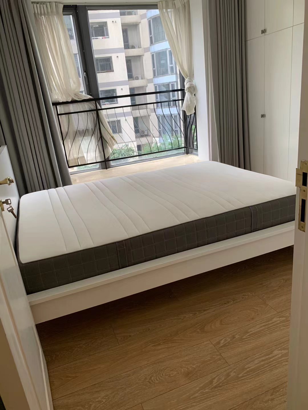 the-summit-3-bed-2-bath-floor-heating-anfu-road-ffc-shanghai-rentals (5) 3-bed, 2-bath unit at The Summit in the Former French Concession. 145 sqm, central AC, underfloor heating, balcony. 29,800 RMB/month.