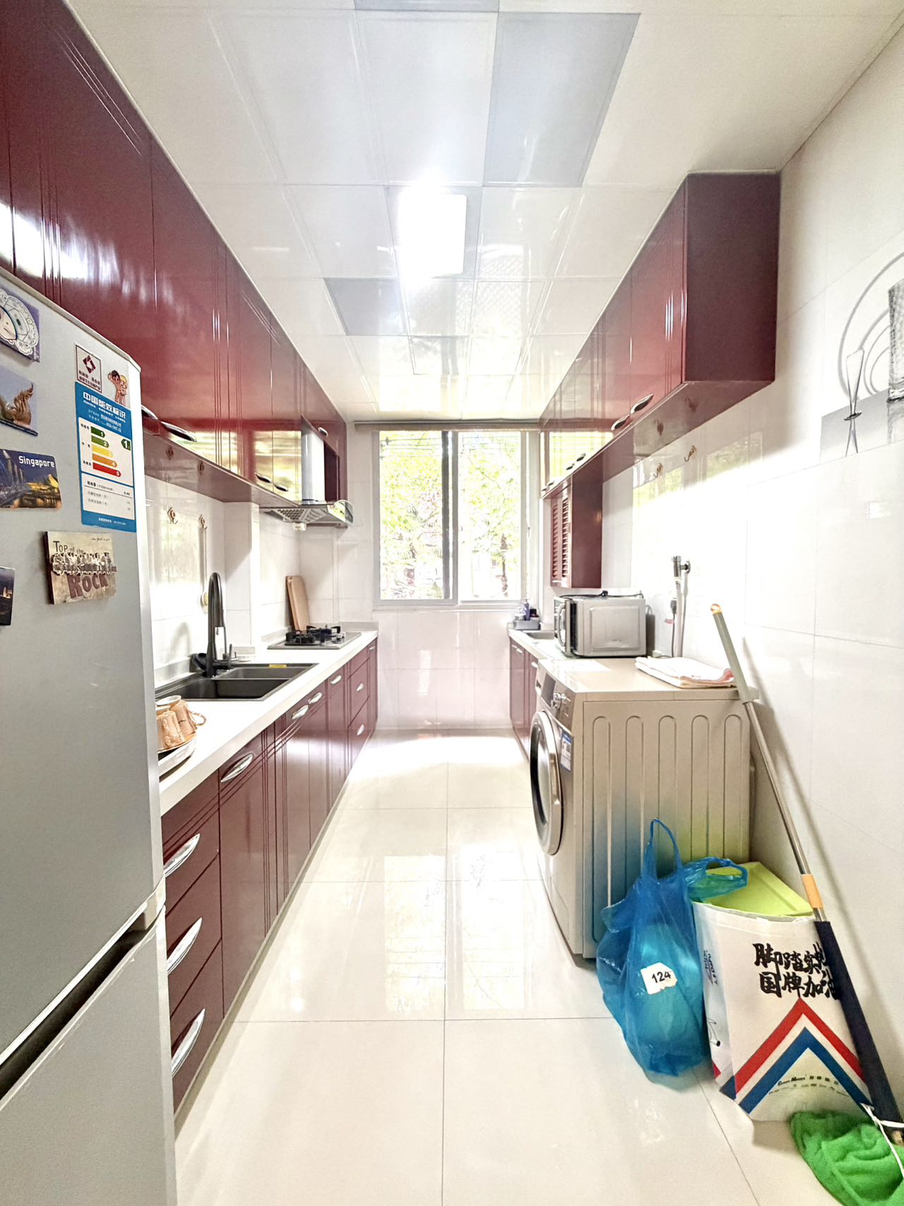 wukang-road-apartment-2-bed-1-bath-shanghai-rentals (6) 90 sqm unit at Lane 6, Wukang Road. 1 bath, low floor with green views, flexible 2 or 3-bedroom layout. Near Changshu Road and Gao'an Road stations. 16,000 RMB/month.