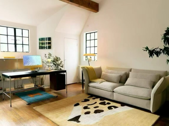 Duplex lane house at Lane 400, Wukang Road. 2 beds, 2 living rooms, 1 bath, 100 sqm, tatami room, unfurnished. Prime FFC location. 25,000 RMB/month.