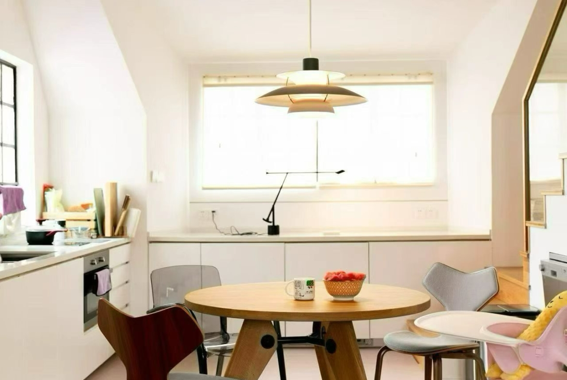 Duplex lane house at Lane 400, Wukang Road. 2 beds, 2 living rooms, 1 bath, 100 sqm, tatami room, unfurnished. Prime FFC location. 25,000 RMB/month.