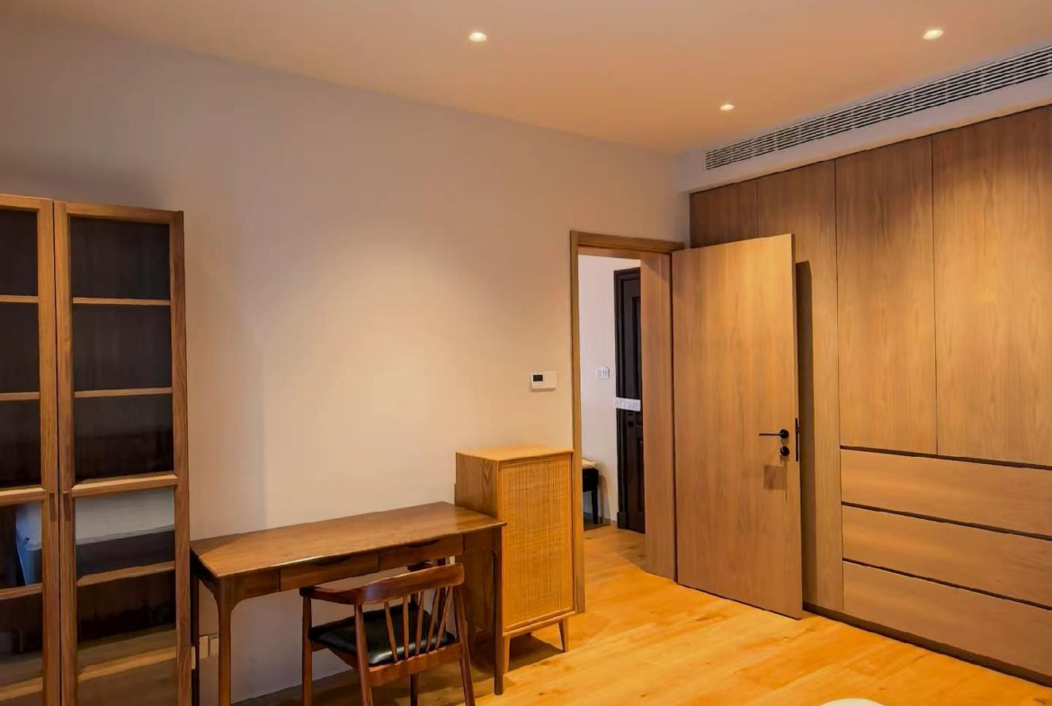 Ground floor lane house on Wuyuan Road with 60 sqm private garden and parking. 1 bed, 1 bath, fully renovated, live or work. 28,000 RMB/month.