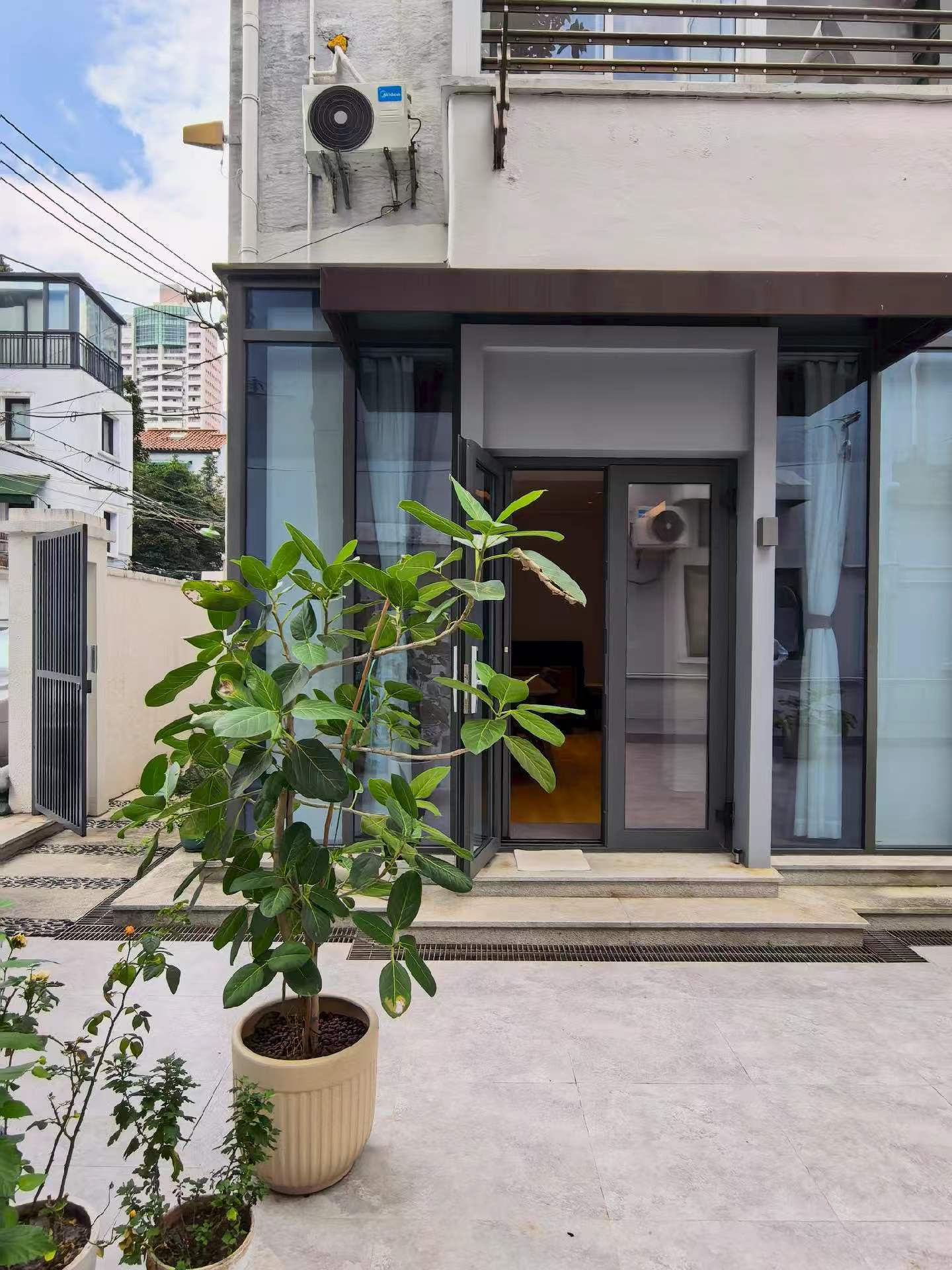 wuyuan-road-lane-house-private-garden-1-bed-1-bath-live-work-ffc-shanghai-rentals (6) Ground floor lane house on Wuyuan Road with 60 sqm private garden and parking. 1 bed, 1 bath, fully renovated, live or work. 28,000 RMB/month.