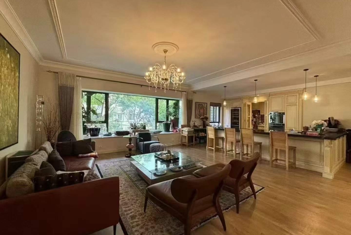 3-bed, 4-bath unit at Xingguo Mingyuan. Only 10 units in this exclusive compound. Underfloor heating, central AC, parking, shared terrace. 55,000 RMB/month.