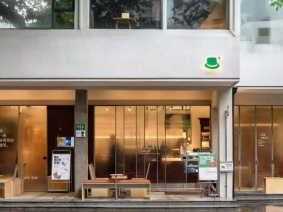 Prime retail space on Yongjia Road in the Former French Concession. 150 sqm, 15m frontage, outdoor seating. Ideal for coffee, bakery, or showroom. 65,000 RMB/month.