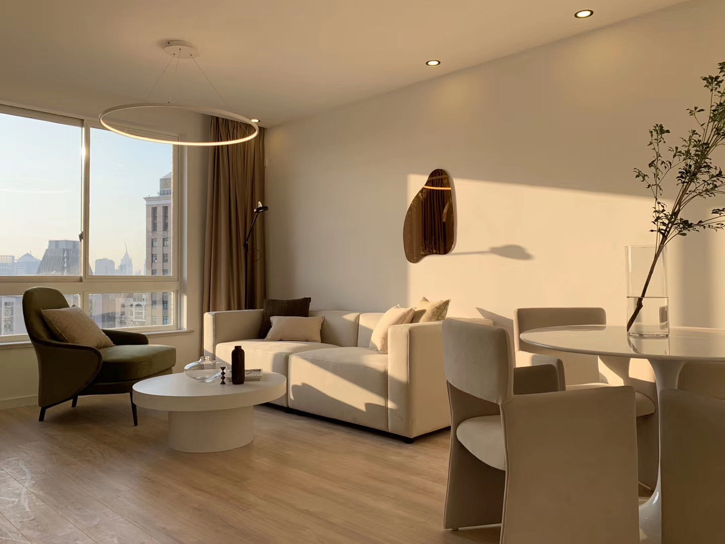 yunhe-garden-jingan-1-bed-1-bath-shanghai-rentals (1) 1-bed, 2-living unit at Yunhe Garden in Jing'an. 30th floor, curved floor-to-ceiling windows, underfloor heating, central AC. Near Jing'an Temple and Lines 2, 7, 14.